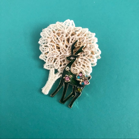 Artisanal Enamel Deer on Crochet Tree Brooch - Picture 1 of 2